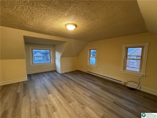 Building Photo - 926 Broadway