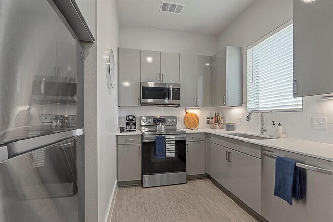 Building Photo - 922 Saffira-