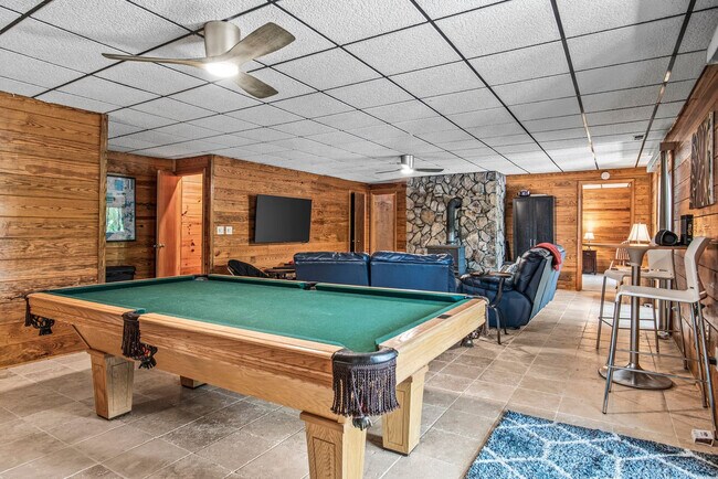 Building Photo - 410 Dogwood Ln