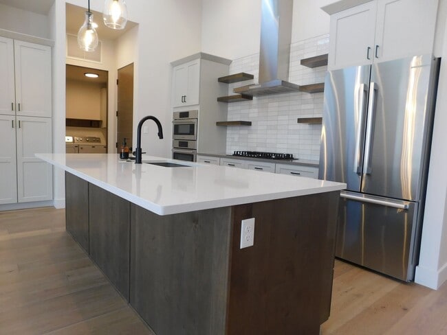 Building Photo - Stunning Home in Redlands Mesa