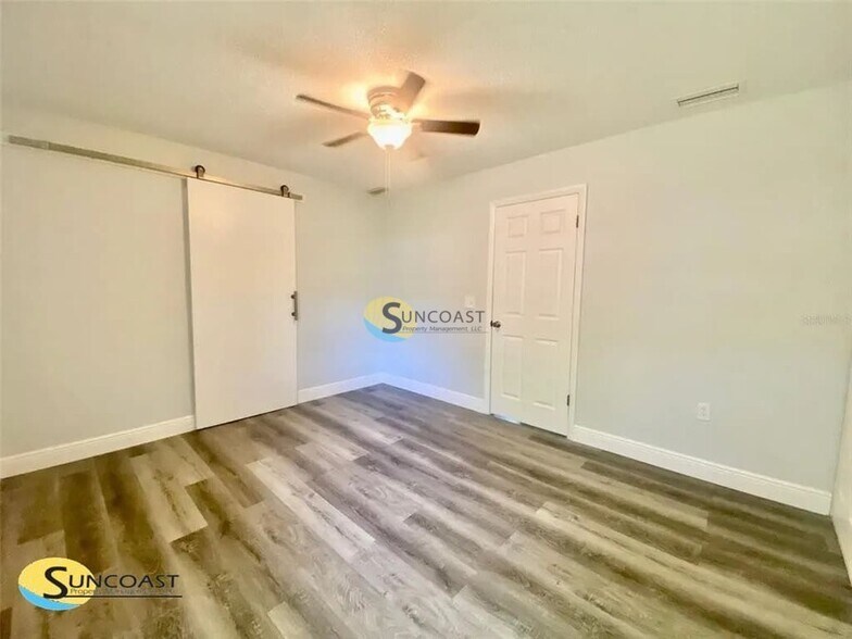 Building Photo - 1419 NE 25th Pl