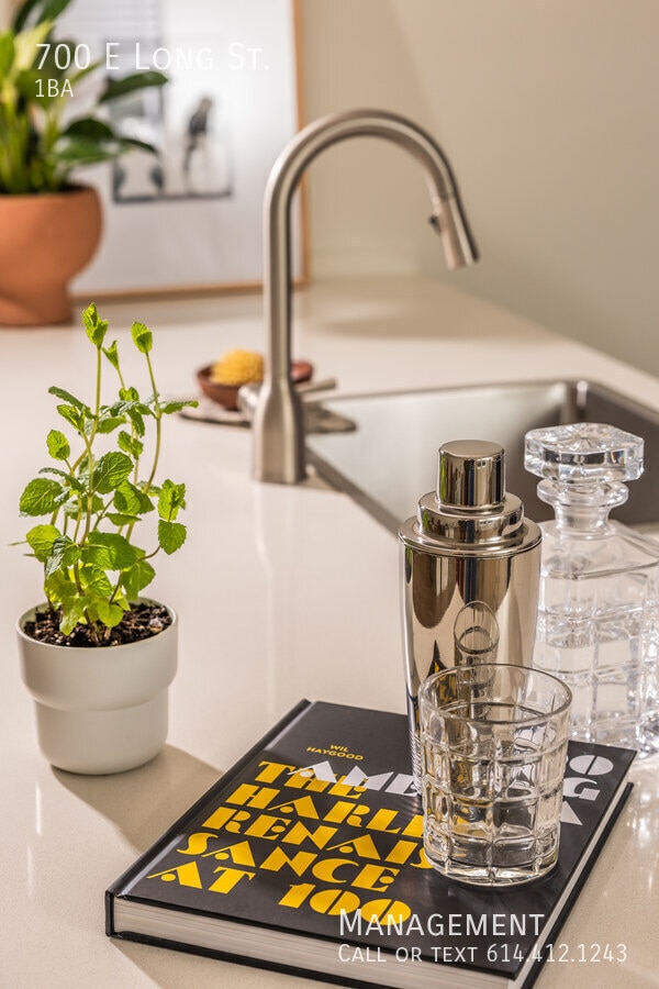 Building Photo - 700 E Long St