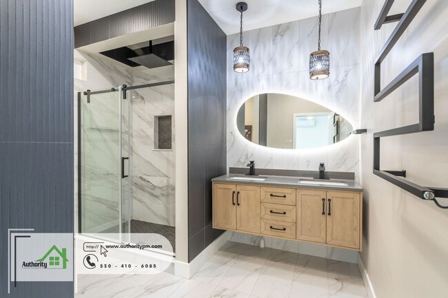 Building Photo - 1140 Redbud Dr