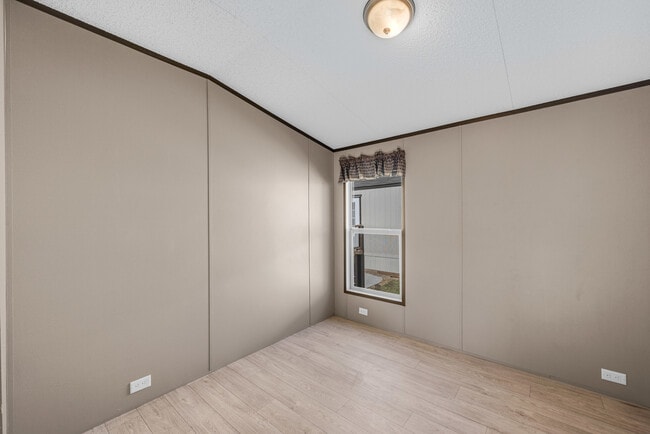 Building Photo - 2301 NW Sheridan Rd