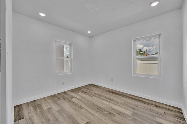 Building Photo - 713 Langston Ct