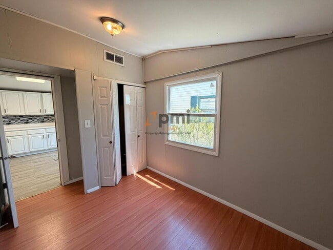 Building Photo - 416 Van Buren Ave