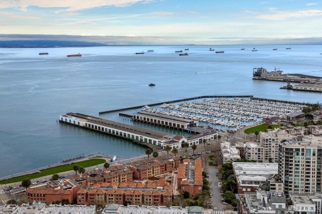 Building Photo - 425 1st St