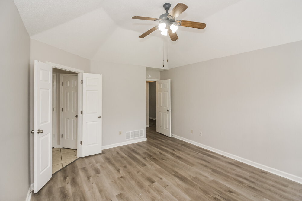 Building Photo - 6987 Country Walk Dr