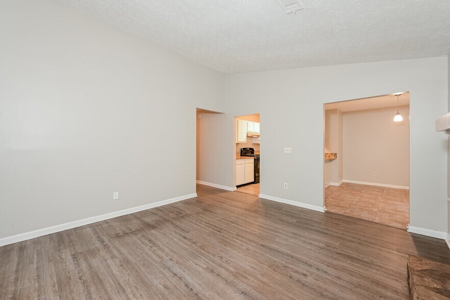 Building Photo - 6052 Creekford Dr