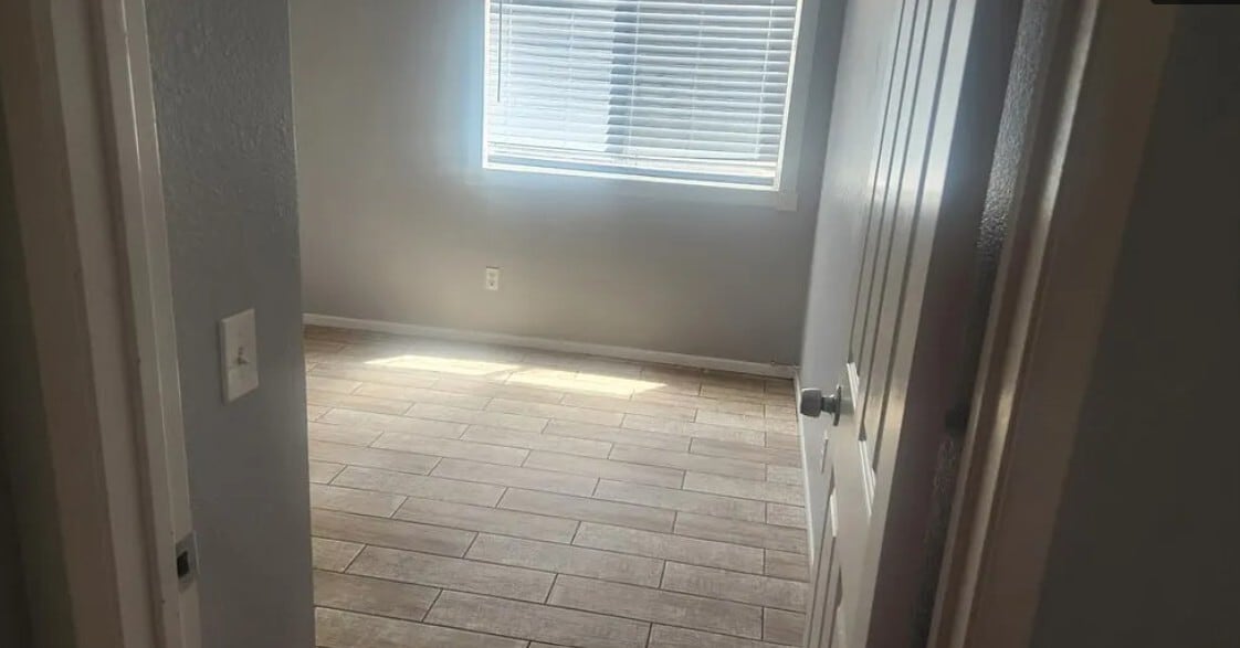 Building Photo - 15430 Amber Pointe Dr