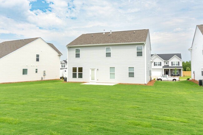 Building Photo - 421 Midland Pnes Dr