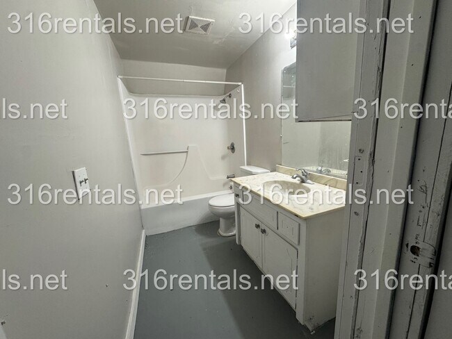 Building Photo - 1201 Hoch