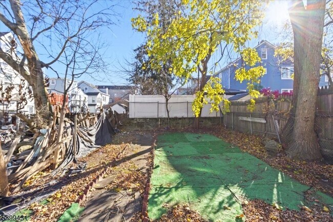 Building Photo - 512 Union Ave