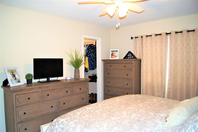 Building Photo - 10756 Sayers Ct