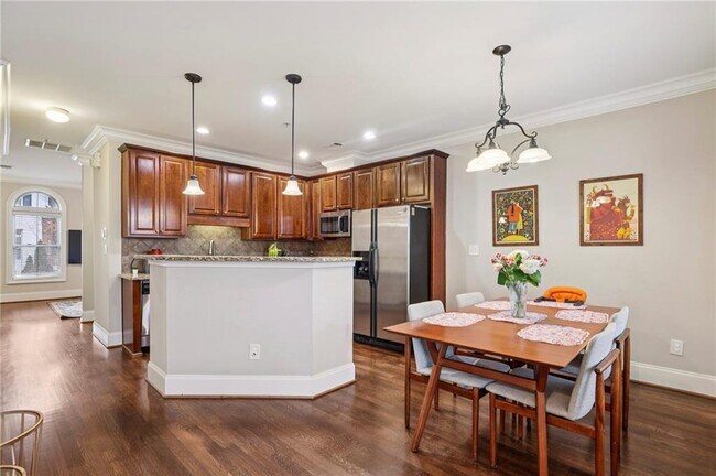 Building Photo - 305 Le Gran Bend