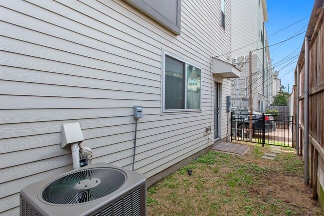 Building Photo - 348 Eado Park Cir