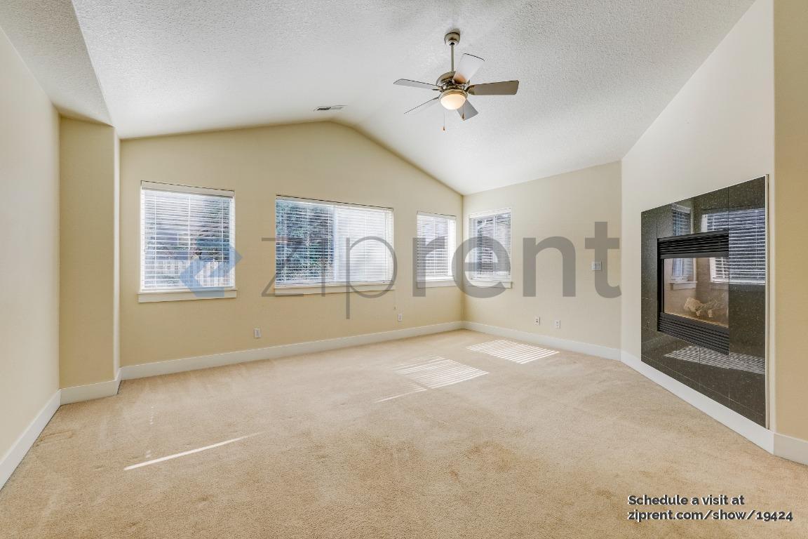 Building Photo - Unit