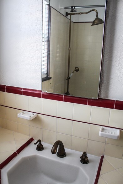 Building Photo - 4256 2nd Ave