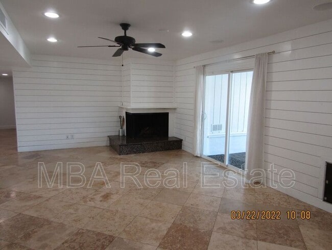 Building Photo - 2802 E Weldon Ave