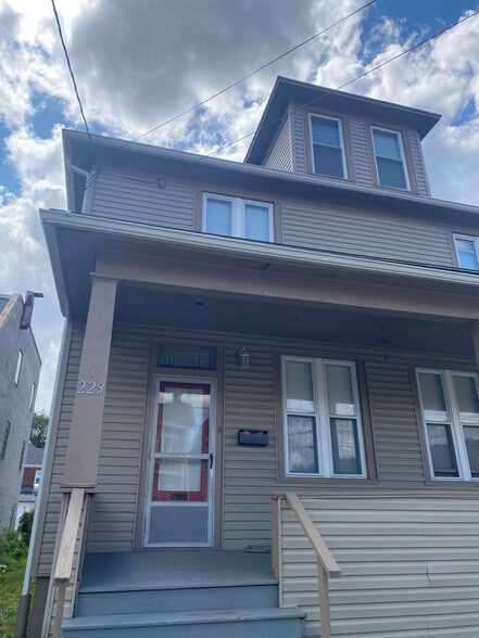 Primary Photo - 223-225 Fairfield Ave
