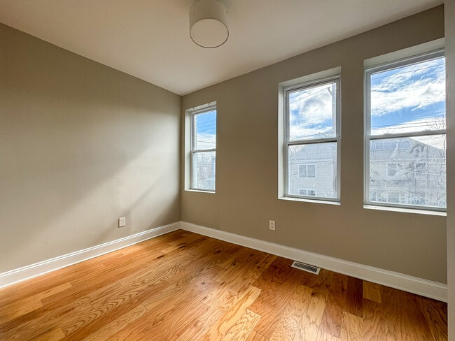 Building Photo - 1838 Capitol Ave NE