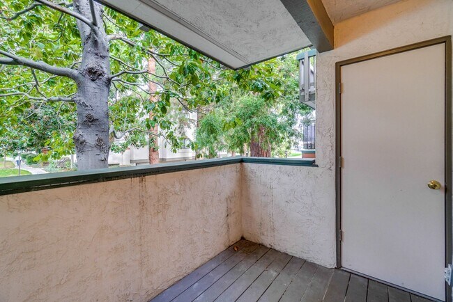 Building Photo - Recently upgraded Condo in a highly desirable location in Sunnyvale.