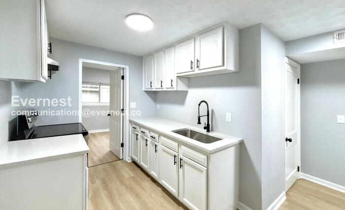 Building Photo - 2992 Pontiac St