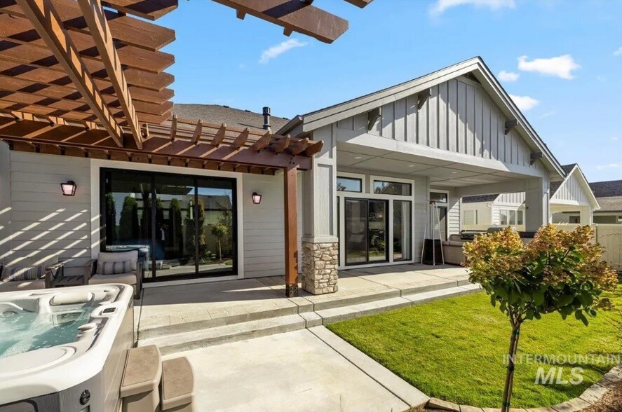 Building Photo - 9901 W Aviara St