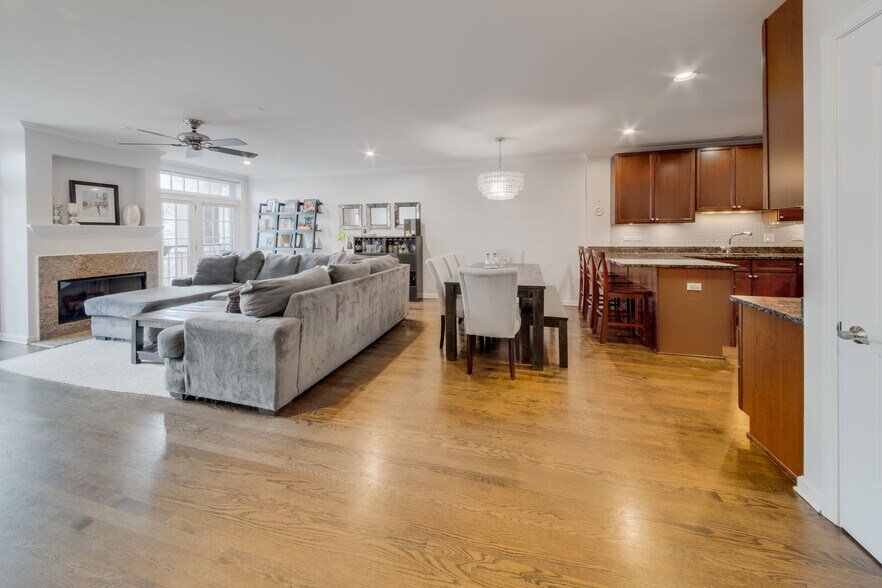 Living and Dining area - 1506 N Sedgwick St