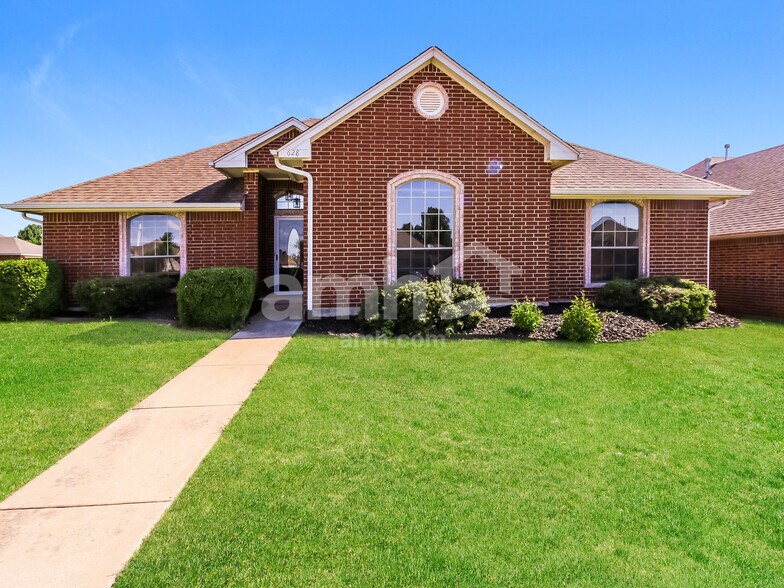Primary Photo - 628 E Elder Ln