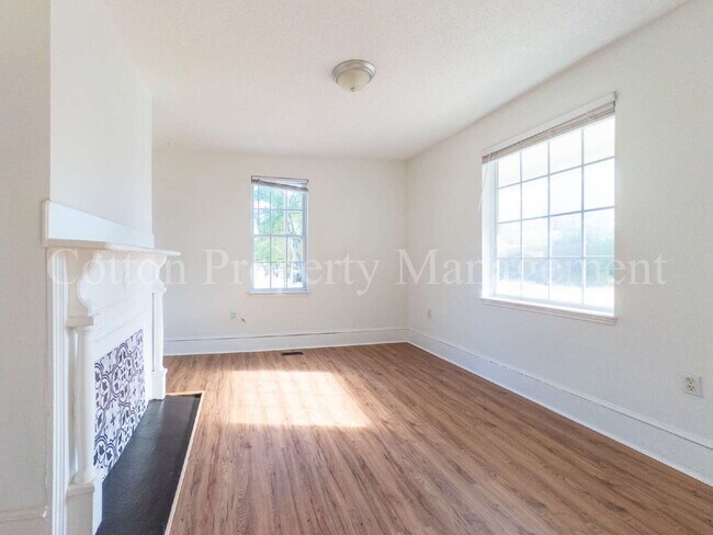 Building Photo - 2BR/1BA Apartment in Downtown Wilmington - Near Brooklyn Arts District - $1,375/Monthly - Pet Fri...