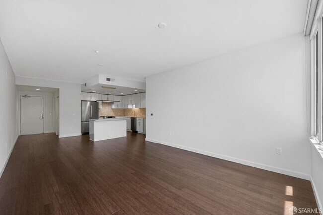 Building Photo - 570 Innes Ave