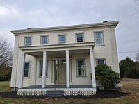 Building Photo - 2 Bedroom Farmhouse in Middletown