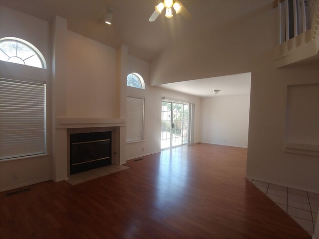 Building Photo - Nice 3 bedroom house For Rent in NE Heights