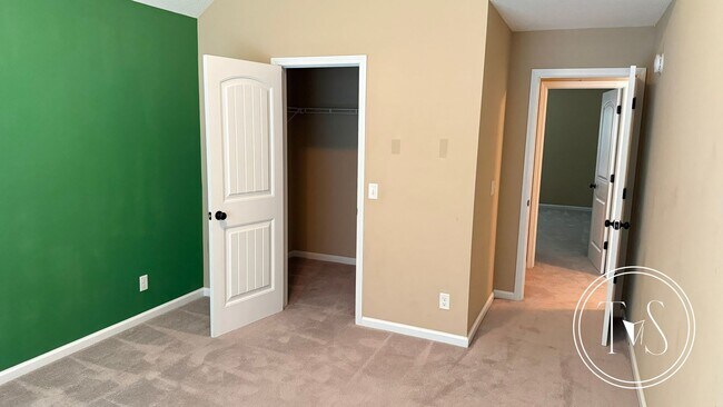 Building Photo - 639 Red Oak Ln