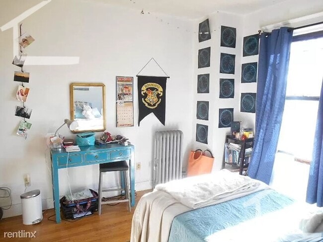 Building Photo - No Brokers Fee, Large Apartment in brighton, Heat, Hot Water Included, Eat-in Kitchen, Porch, Par...