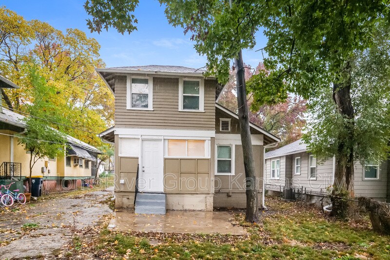 Building Photo - 2125 E 70th St