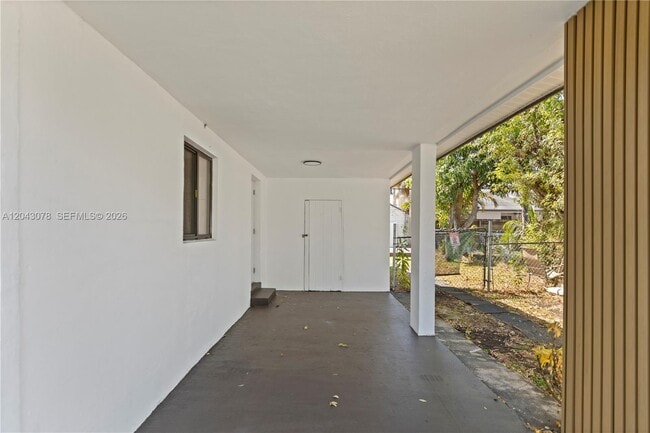 Building Photo - 1524 SW 32nd Ct