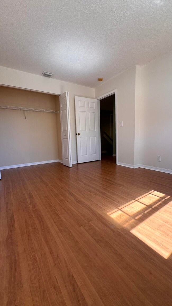 Building Photo - 6422 Park Lake Cir