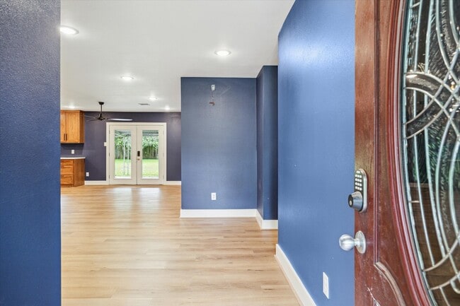 Building Photo - 1627 Crestdale Dr