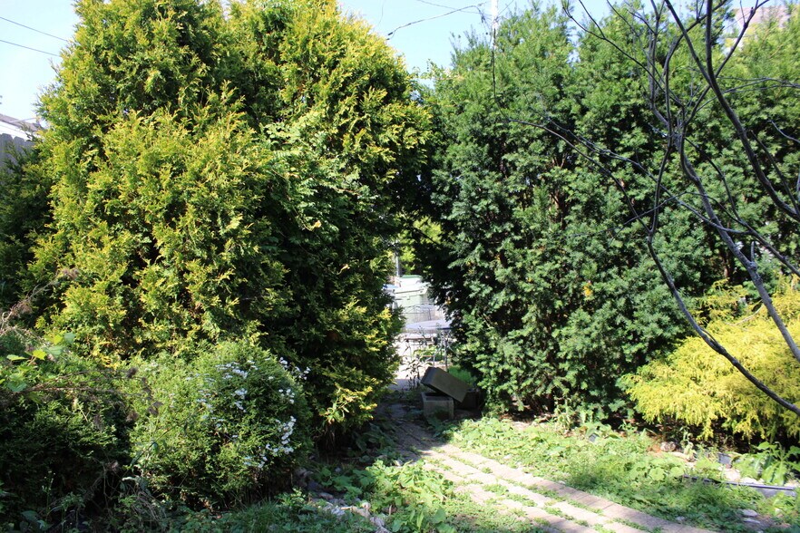 Building Photo - 2621 S Howell Ave