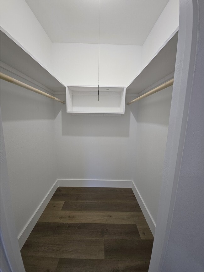 Building Photo - 815 Merribrook Ln