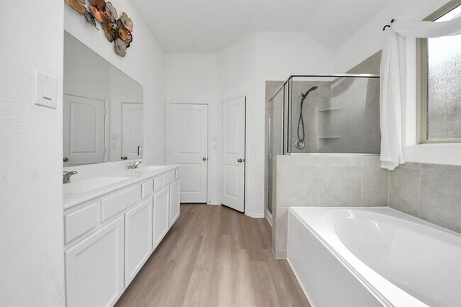 Building Photo - 24063 Hawthorn Lks Dr