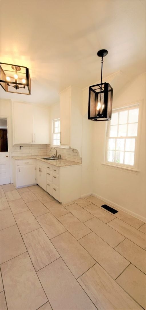 Building Photo - 3 Bed 1.5 Bath 2 car garage in Nichol's Hills Addition NW OKC