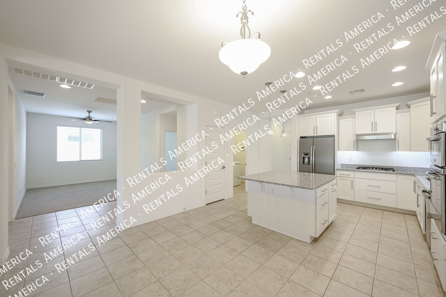 Building Photo - 3710 E Lodgepole Dr