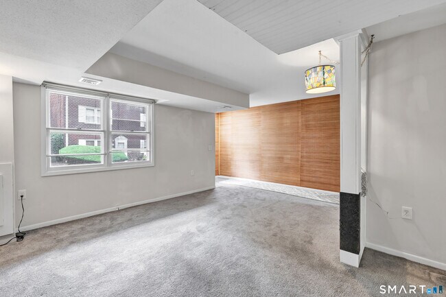 Building Photo - 11 Savin Park