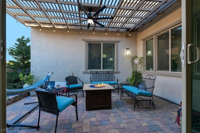 Building Photo - 9936 Wildhorse Cyn Ave