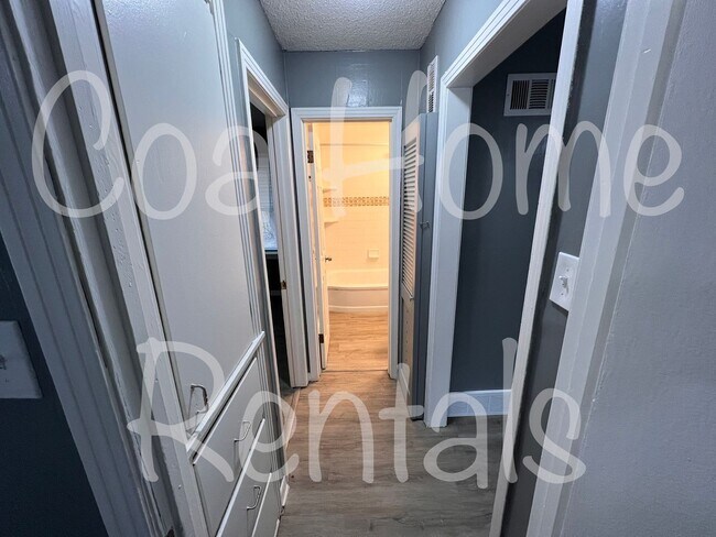 Building Photo - North East Side Home