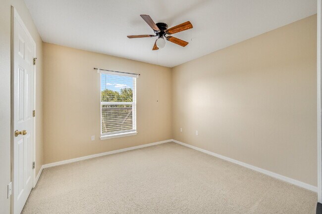 Building Photo - Brookshire at Heritage Oaks, Two-Story Pool Home with pond view!