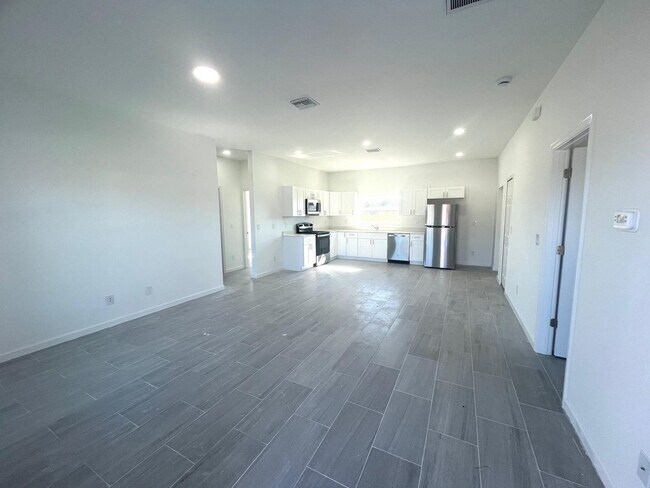 Building Photo - MOVE IN READY & BRAND NEW! Modern 3BD/ 2BA/ 1 Car Garage in Cape Coral